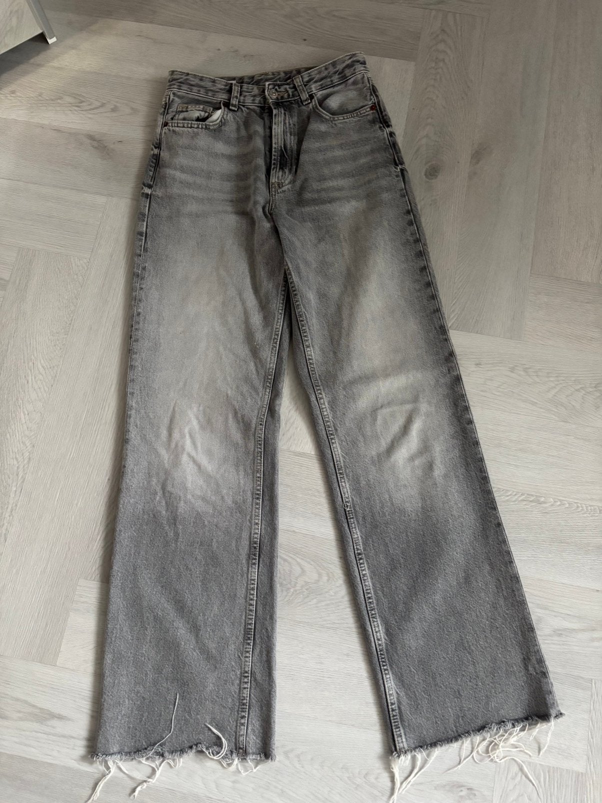 Mooie straight leg van Zara mt 38, Ophalen of Verzenden, Zo goed als nieuw, Grijs, W30 - W32 (confectie 38/40)