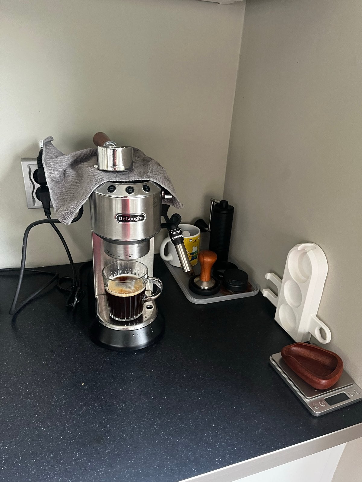 Complete Espresso-setup: DeLonghi Dedica & Timemore C5 Pro, Stoompijpje, Gebruikt, Espresso apparaat, Gemalen koffie