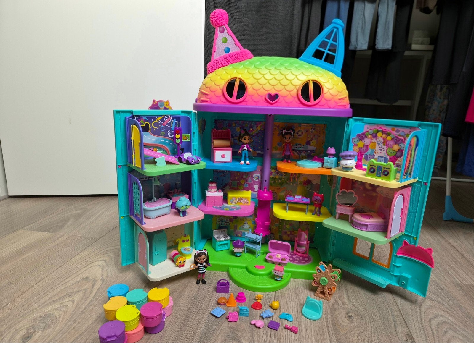Gabby's feest Poppenhuis met extra kamers en accessoires, Ophalen, Zo goed als nieuw, Poppenhuis