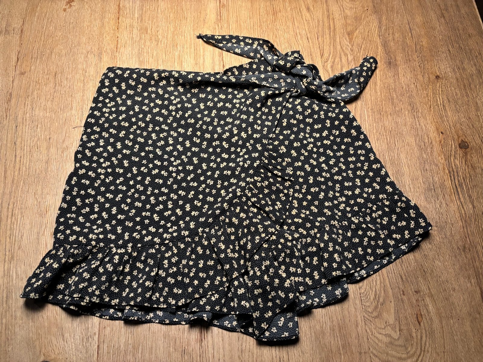 Zwarte Loavies short met overslag en print, maat S, Kleding | Dames, Zwart, Ophalen of Verzenden, Zo goed als nieuw, Maat 36 (S)