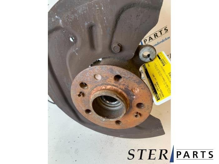 Fusee links-voor van een Mercedes R-Klasse, Gebruikt, -, Ophalen of Verzenden, -