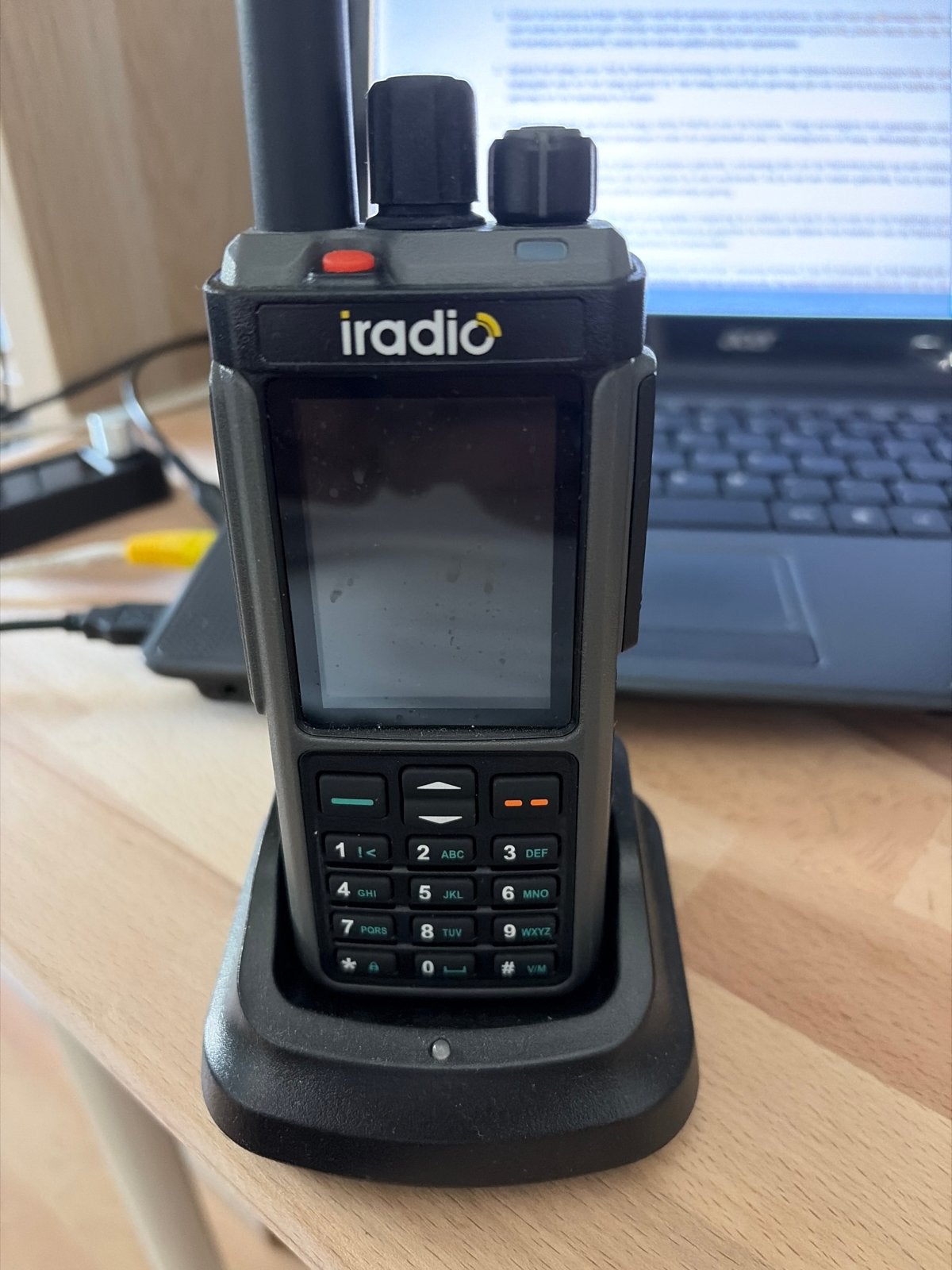 iRadio Portofoon met Oplader - Zo goed als nieuw, Telecommunicatie, Portofoons en Walkie-talkies, Ophalen, Zo goed als nieuw, 2 to 5 km