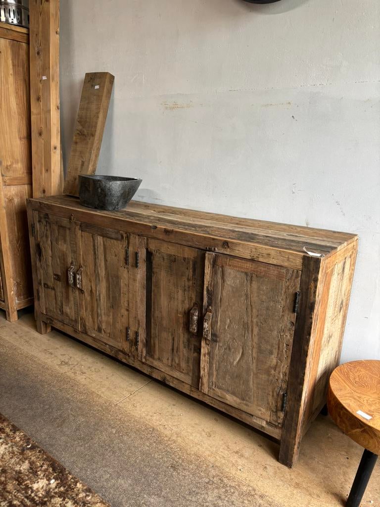 Robuust oud hout Dressoir 170cm breed, Ophalen, Hoevesteenwijkerwold@gmail.com, Hesselingendijk 1, 8341TP Steenwijkerwold, Hoevesteenwijkerwold