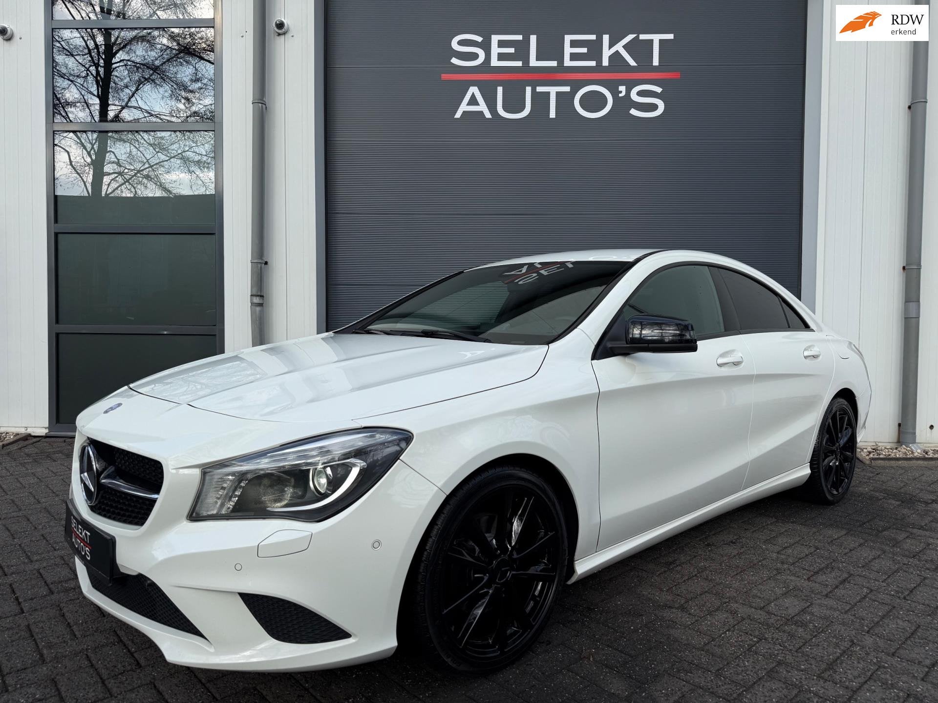 Mercedes-Benz CLA-klasse 180 Ambition 122 Pk Xenon/Led/Airco, Voorwielaandrijving, CLA, Gebruikt, Leder en Stof