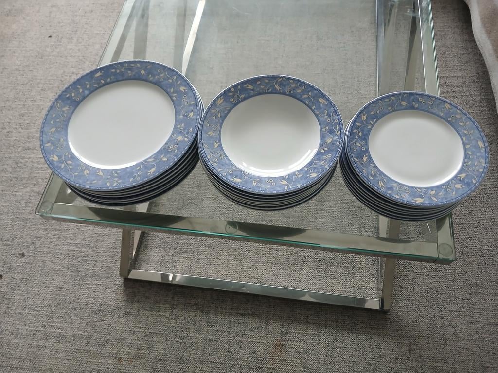 Graf von Henneberg 1777 Borden - 24-delig wit/blauw servies, Ophalen, Zo goed als nieuw, Bord(en), Overige stijlen