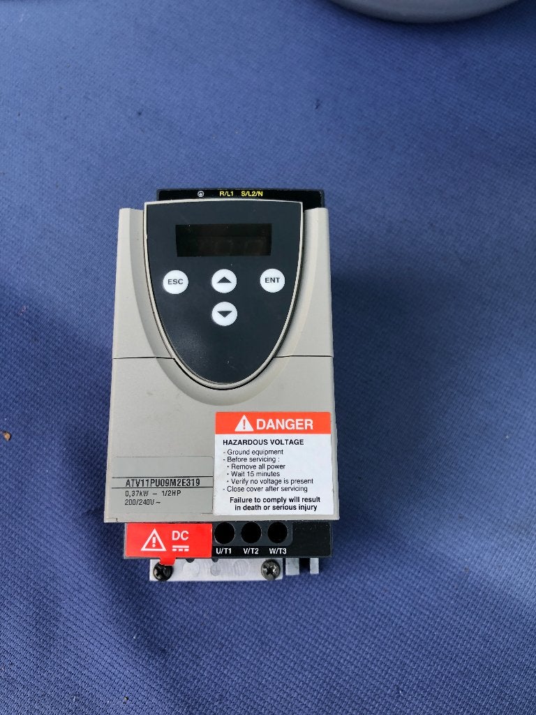 :frequentieregelaar ATV 11 / 0.37 kW- 1/2 hp, Hobby en Vrije tijd, Elektronica-componenten, Ophalen of Verzenden, Gebruikt