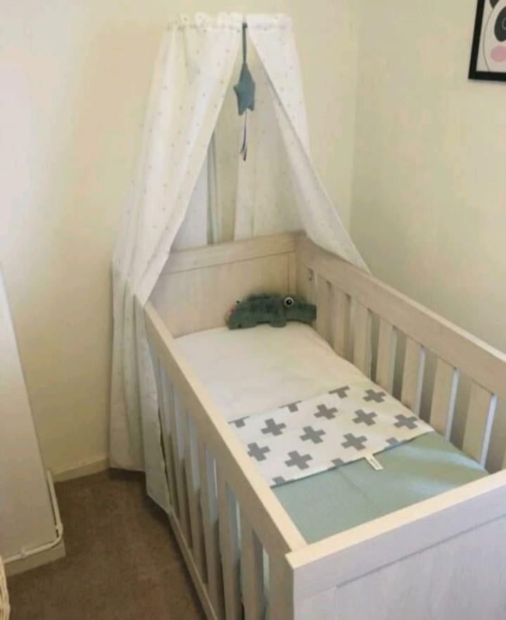 Babykamer: Ledikant met Hemel en Commode, Kinderen en Baby's, Kinderkamer | Complete kinderkamers, Ophalen, Gebruikt, Jongetje of Meisje