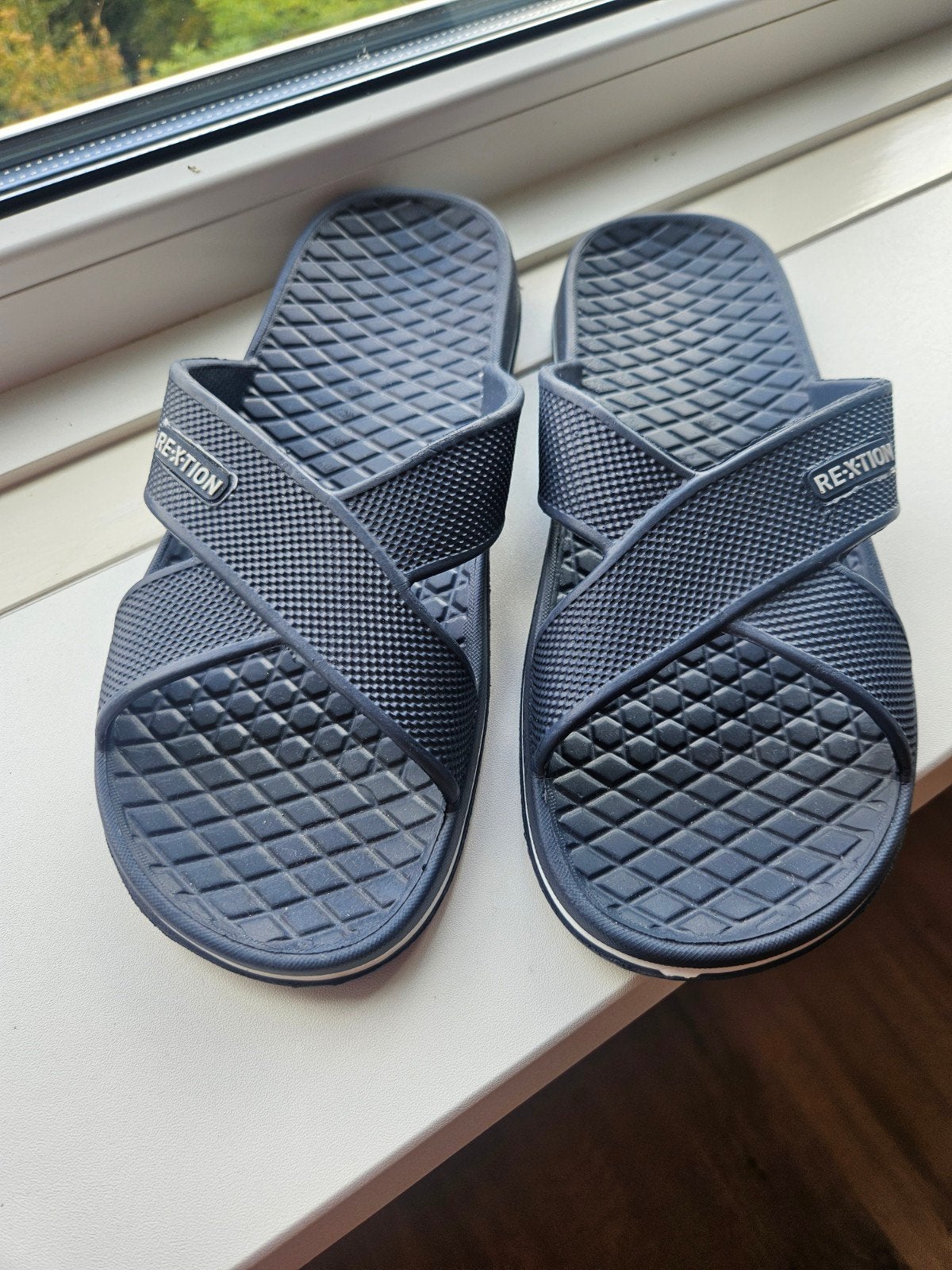 RE:CTION heren slippers maat 44 - Zo goed als nieuw, Slippers, Zwart, RE:CTION, Ophalen of Verzenden