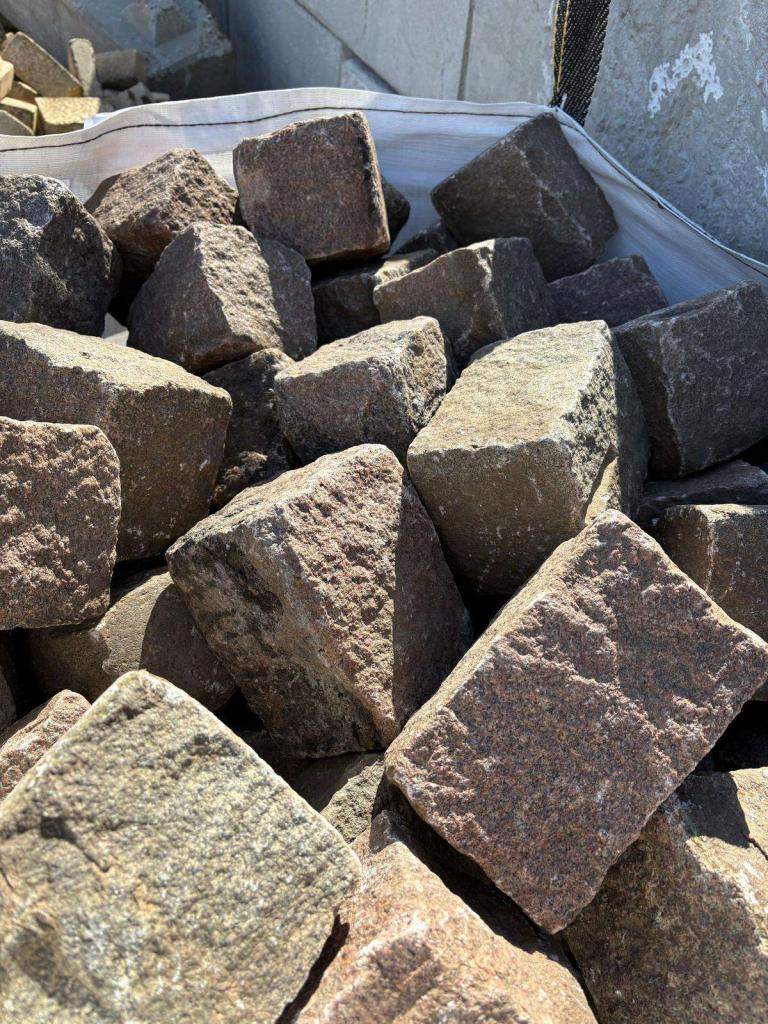 Meerdere bigbags vol met kinderkoppen/kasseien, Tuin en Terras, Tegels en Klinkers, Gebruikt, Overige typen, 10 m² of meer