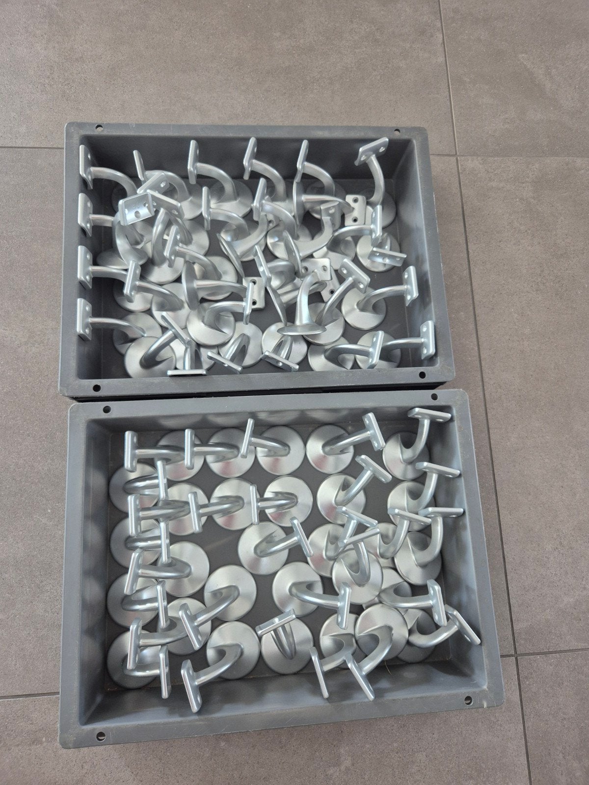 Hermeta Trapleuninghouder 63 stuks - Aluminium, Ophalen of Verzenden, Zo goed als nieuw, Minder dan 50 mm, Overige typen