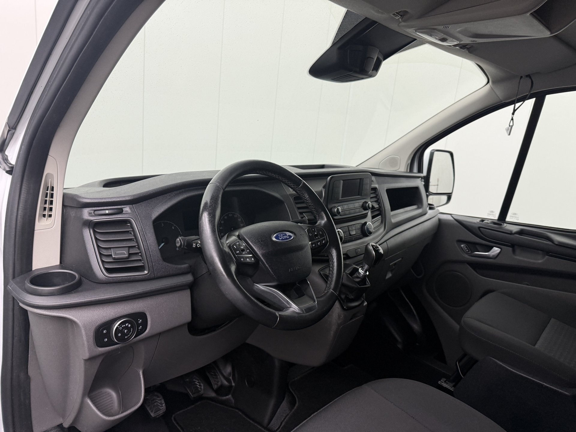 Ford Transit Custom 2.0TDCi Lang Business | Trekhaak 2300Kg, Voorwielaandrijving, Dealer onderhouden, Gebruikt, 4 cilinders