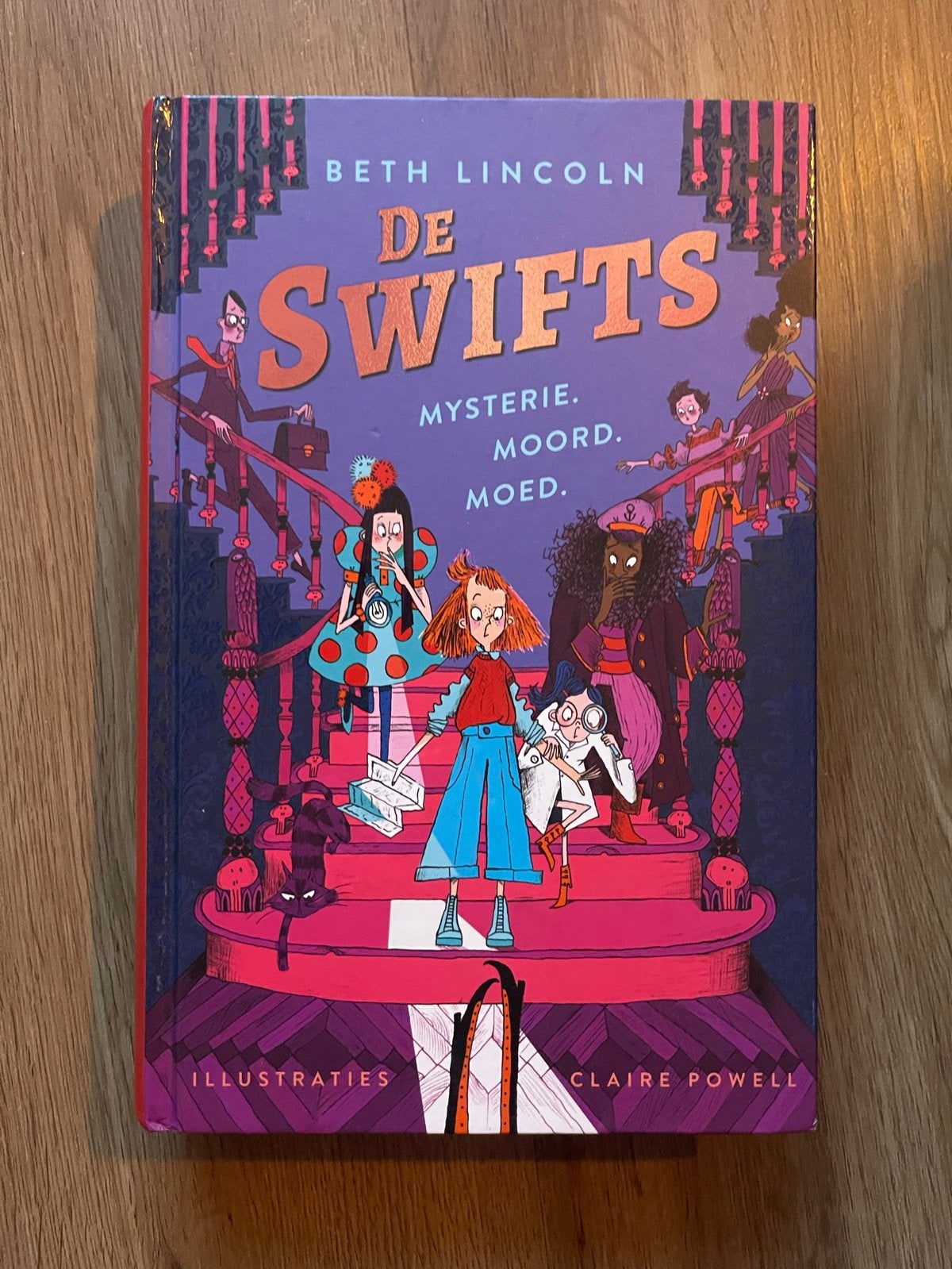 De Swifts - Mysterie, Moord en Moed - Beth Lincoln, Ophalen of Verzenden, Zo goed als nieuw, Fictie