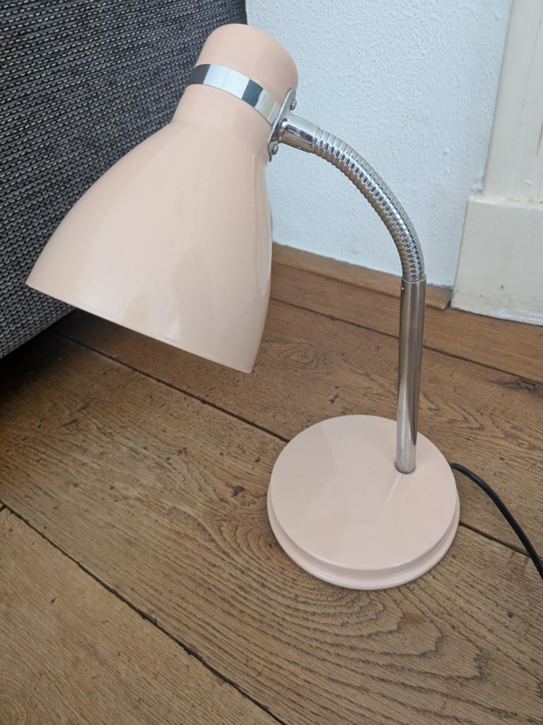 Leuke roze bureaulamp merk Leitmotiv, Huis en Inrichting, Ophalen of Verzenden, Gebruikt, Metaal, Minder dan 50 cm