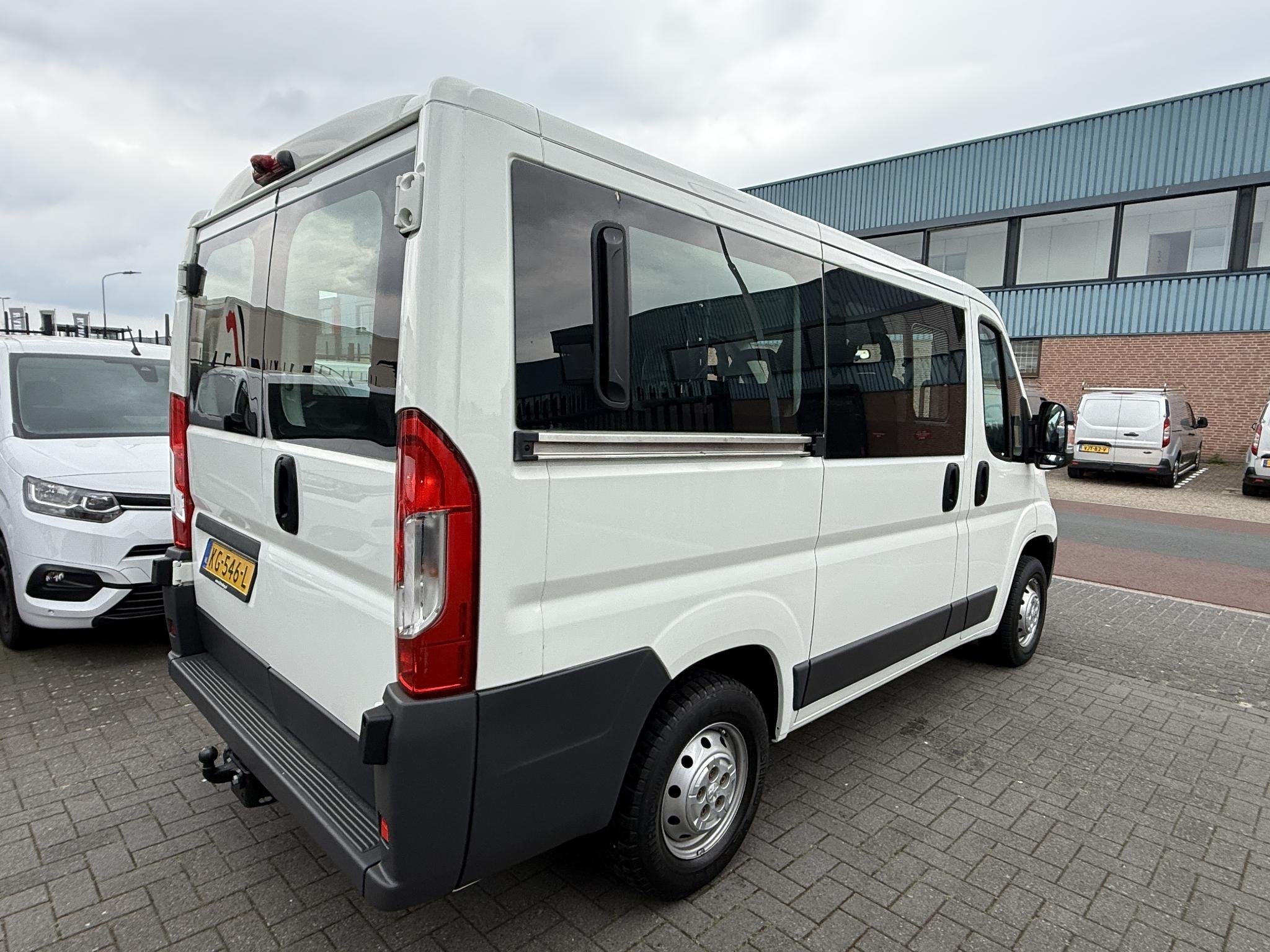 Peugeot Boxer 330 2.0 BlueHDI L1H1 S&S 9 persoons Euro 6 Inc, Auto's, Voorwielaandrijving, Stof, Gebruikt, Euro 6