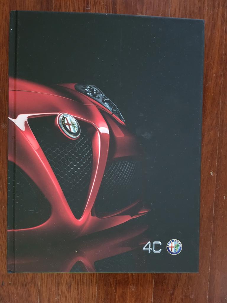 Alfa Romeo 4C Boek - Exclusieve Uitgave, Boeken, Ophalen of Verzenden, Zo goed als nieuw, Alfa Romeo, Onbekend