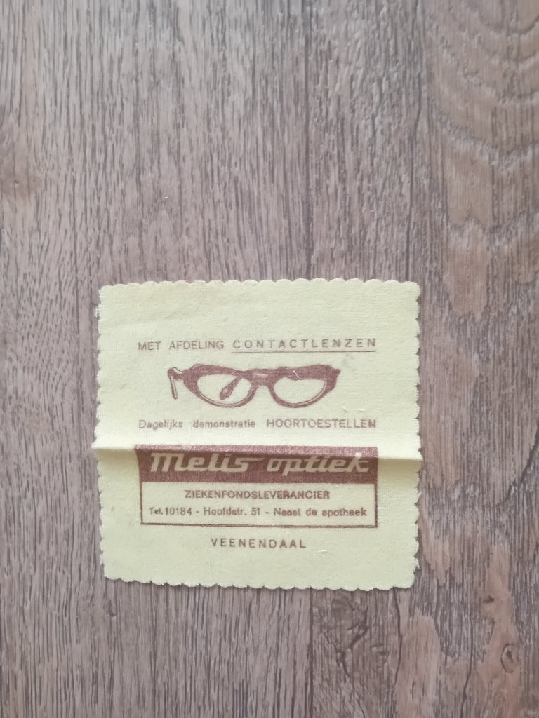 Oud brillendoekje - Melis Optiek - Veenendaal, Ophalen of Verzenden, Gebruikt, Gebruiksvoorwerp