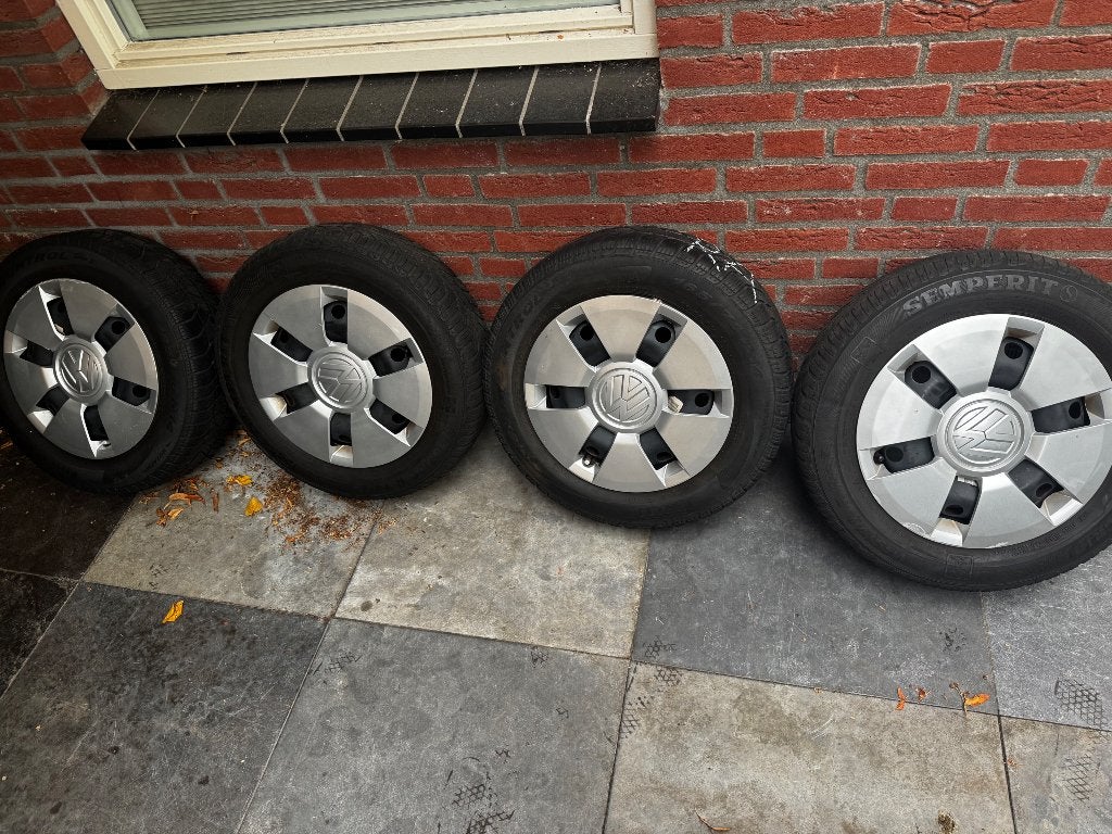 Stalen velgen Volkswagen UP! Met originele wieldoppen, Auto diversen, Wieldoppen, Ophalen, Gebruikt