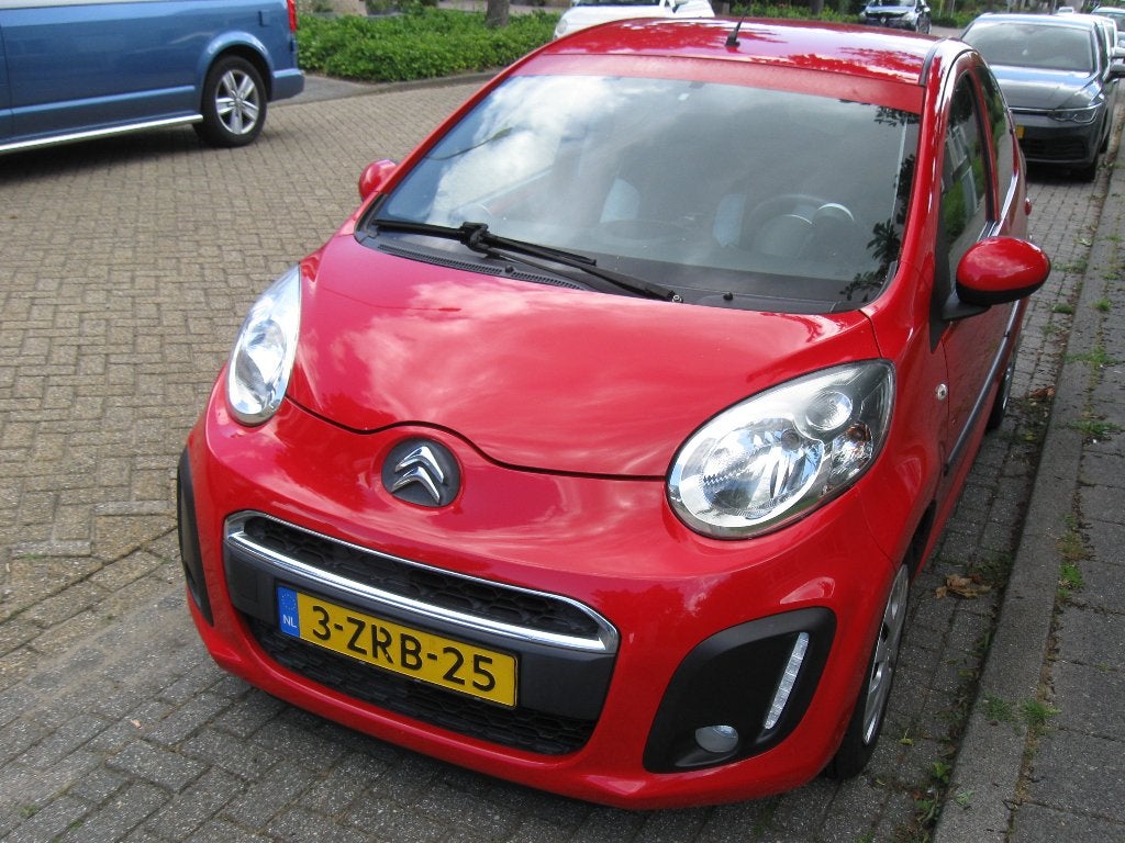 Citroën C1 1.0i 68PK 5D 2013 Rood, Auto's, Voorwielaandrijving, Stof, Zwart, 700 kg