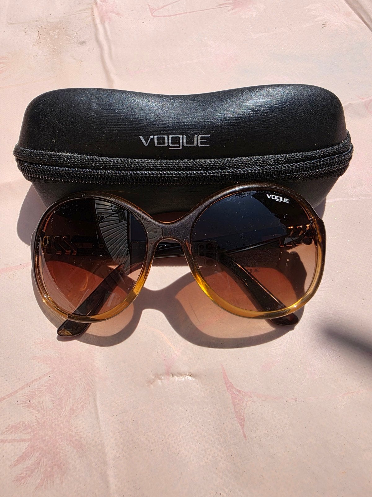 Vogue Zonnebril - Bruin met Gouden Details, Overige merken, Gebruikt, Zonnebril, Bruin