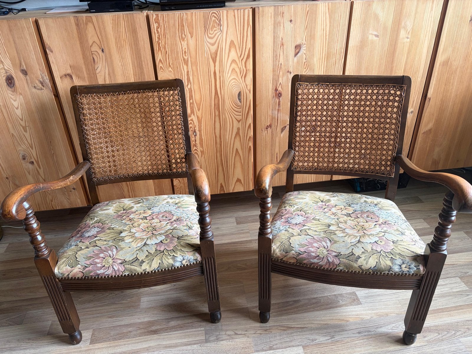 Set van 2 vintage rotan stoelen met bloemenbekleding, Ophalen