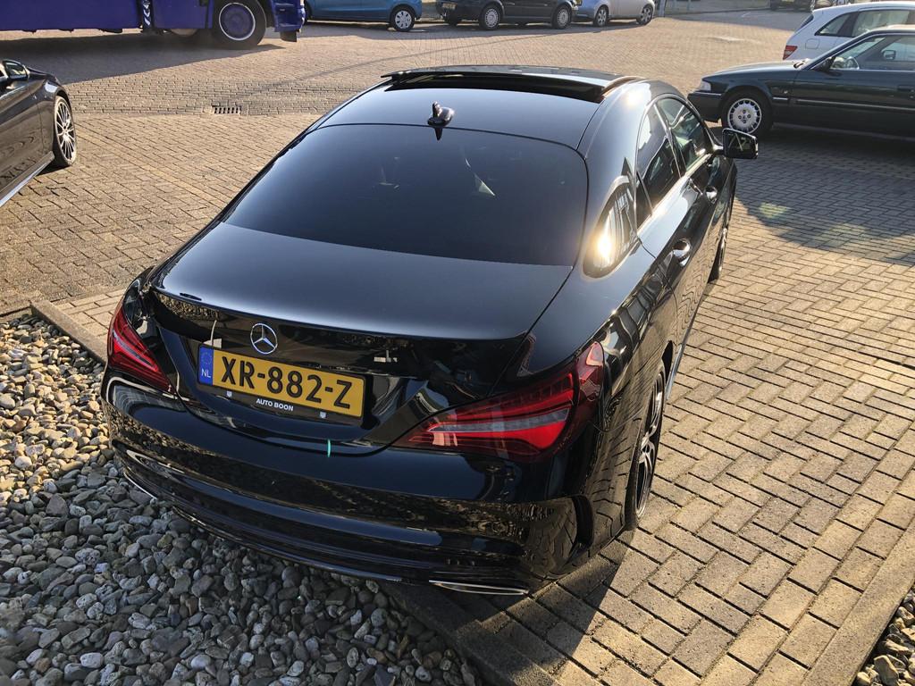 Mercedes-Benz CLA-klasse 180 122PK AMG NIGHT EDITON AUTOMAAT, Auto's, Gebruikt, 4 cilinders, 715 kg, Leder en Stof