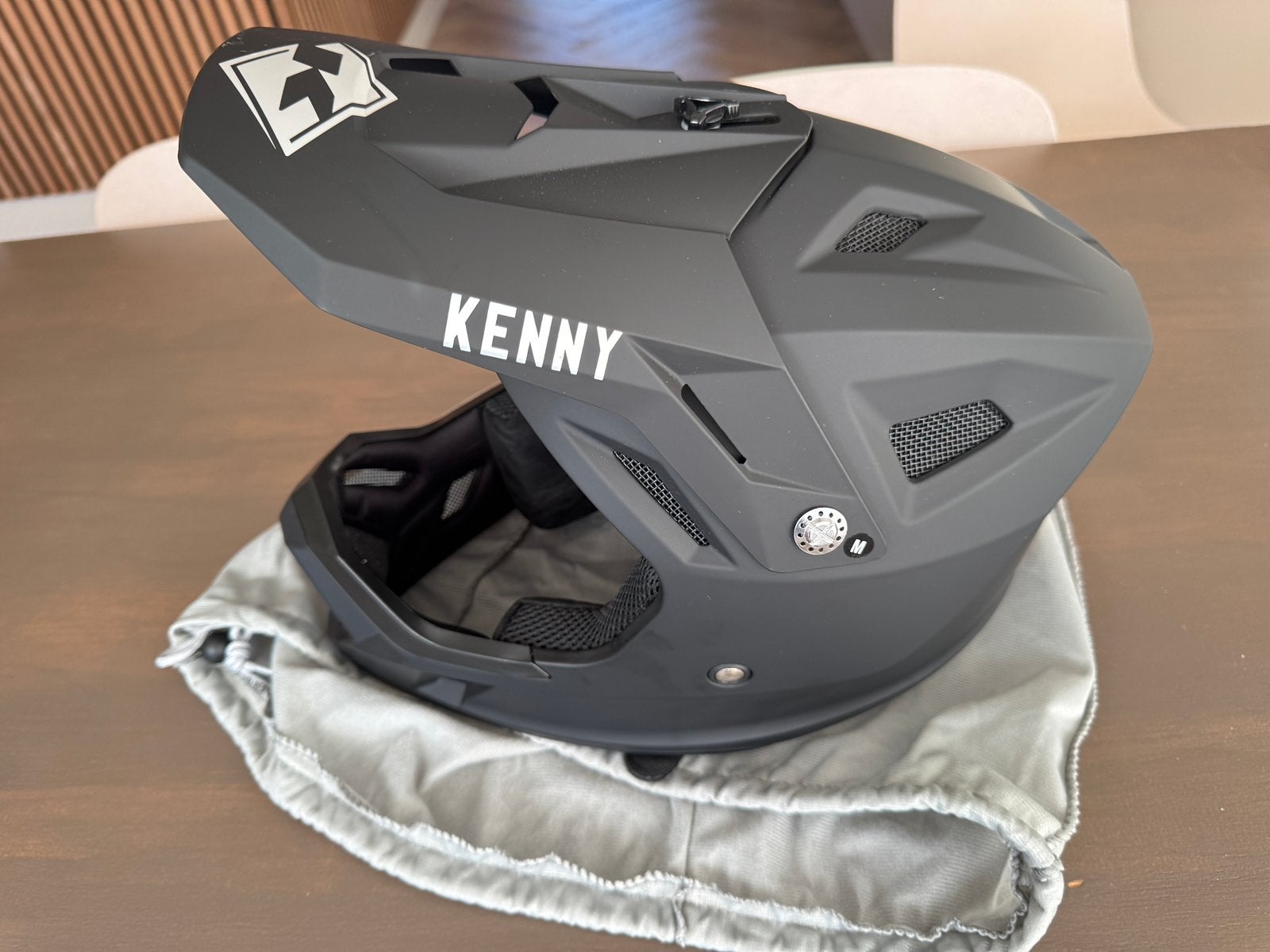 3x kort gedragen Kenny helm, Motoren, Kleding | Motorhelmen, Overige merken, M, Offroadhelm, Ophalen of Verzenden