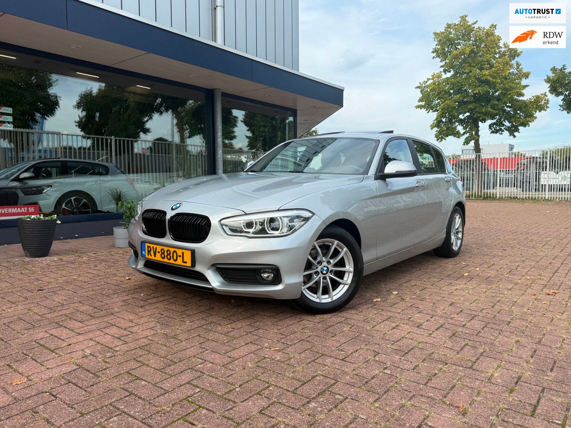 BMW 1-serie 118i High Executive | Dakraam | Leder | LED, Auto's, Dealer onderhouden, Gebruikt, Bedrijf, 650 kg