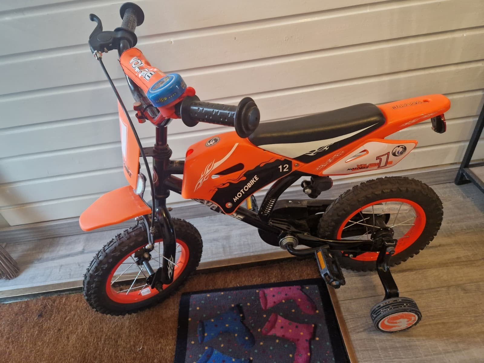 Kinderfiets Motobike Oranje met Zijwieltjes, Ophalen, Terugtraprem, Zijwieltjes, Gebruikt