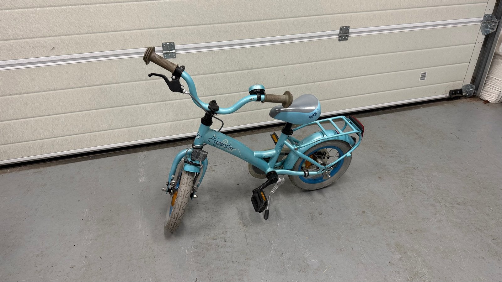 Loekie Superstar kinderfiets 12,5 inch - Lichtblauw, Fietsen en Brommers, Fietsen | Kinderfietsjes, Ophalen, Terugtraprem, Zijwieltjes