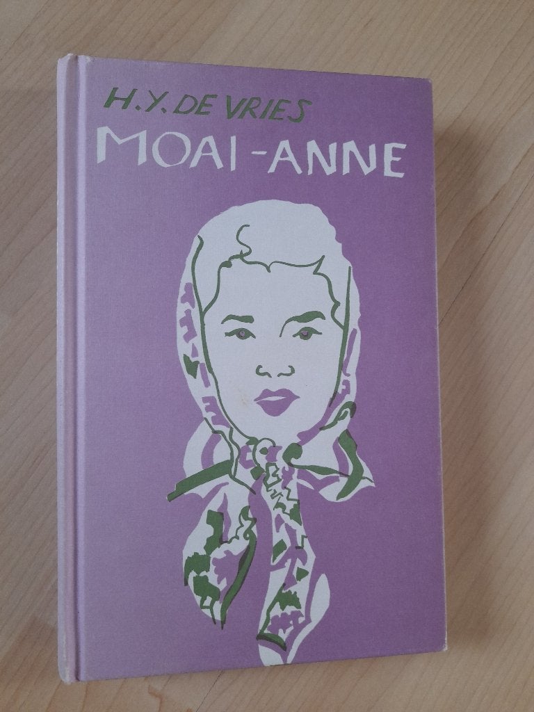 MOAI-ANNE  HY de Vries  friestalig, Ophalen of Verzenden, Zo goed als nieuw, Nederland