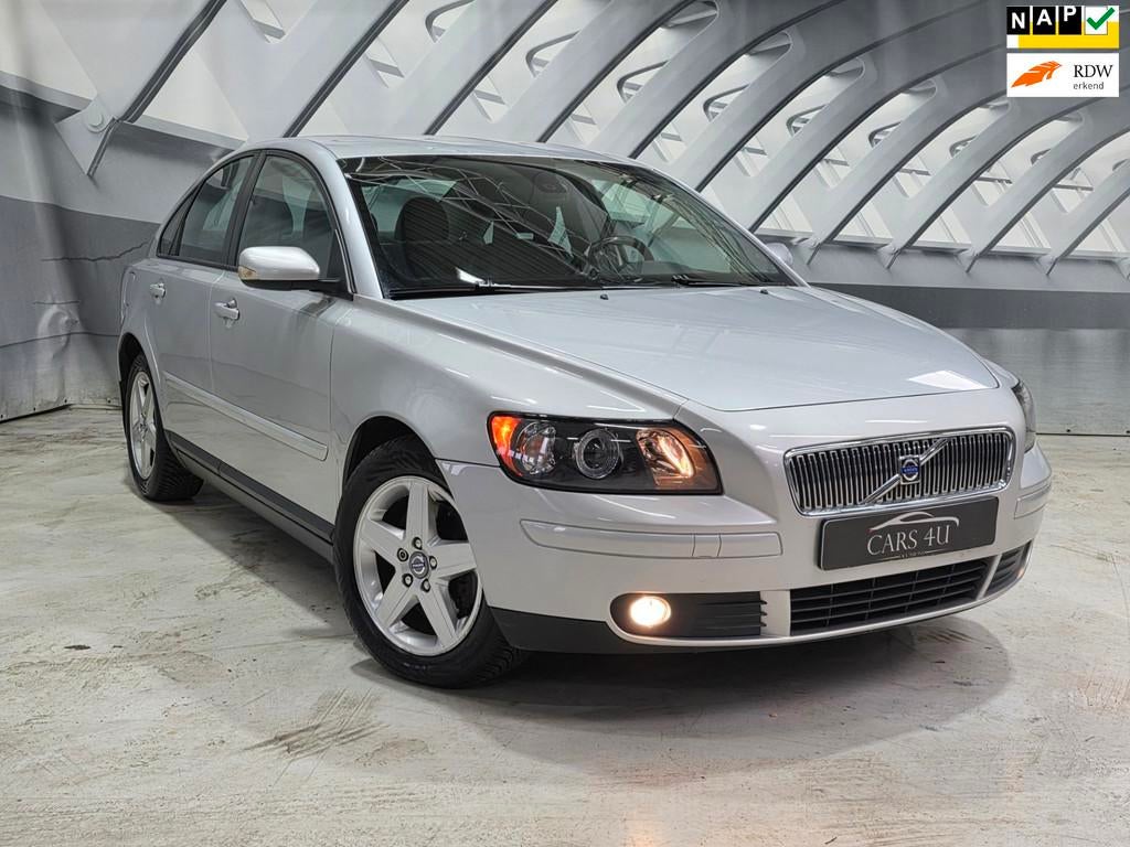 Volvo S40 2.4 Automaat 2005, Auto's, Gebruikt, 700 kg, Leder en Stof, 2435 cc