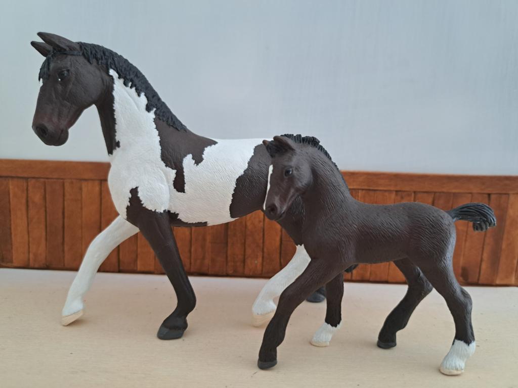 Schleich repaint merrie en veulen ook los te koop!, Ophalen of Verzenden, Zo goed als nieuw, Paard, Beeldje of Figuurtje