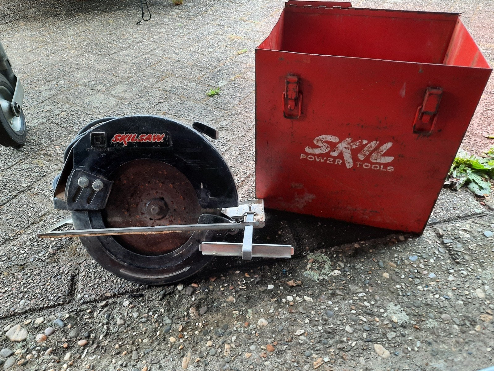 Skil cirkelzaag 1886h1 cirkelzaag 1700W met goed zaagblad
Go, Ophalen