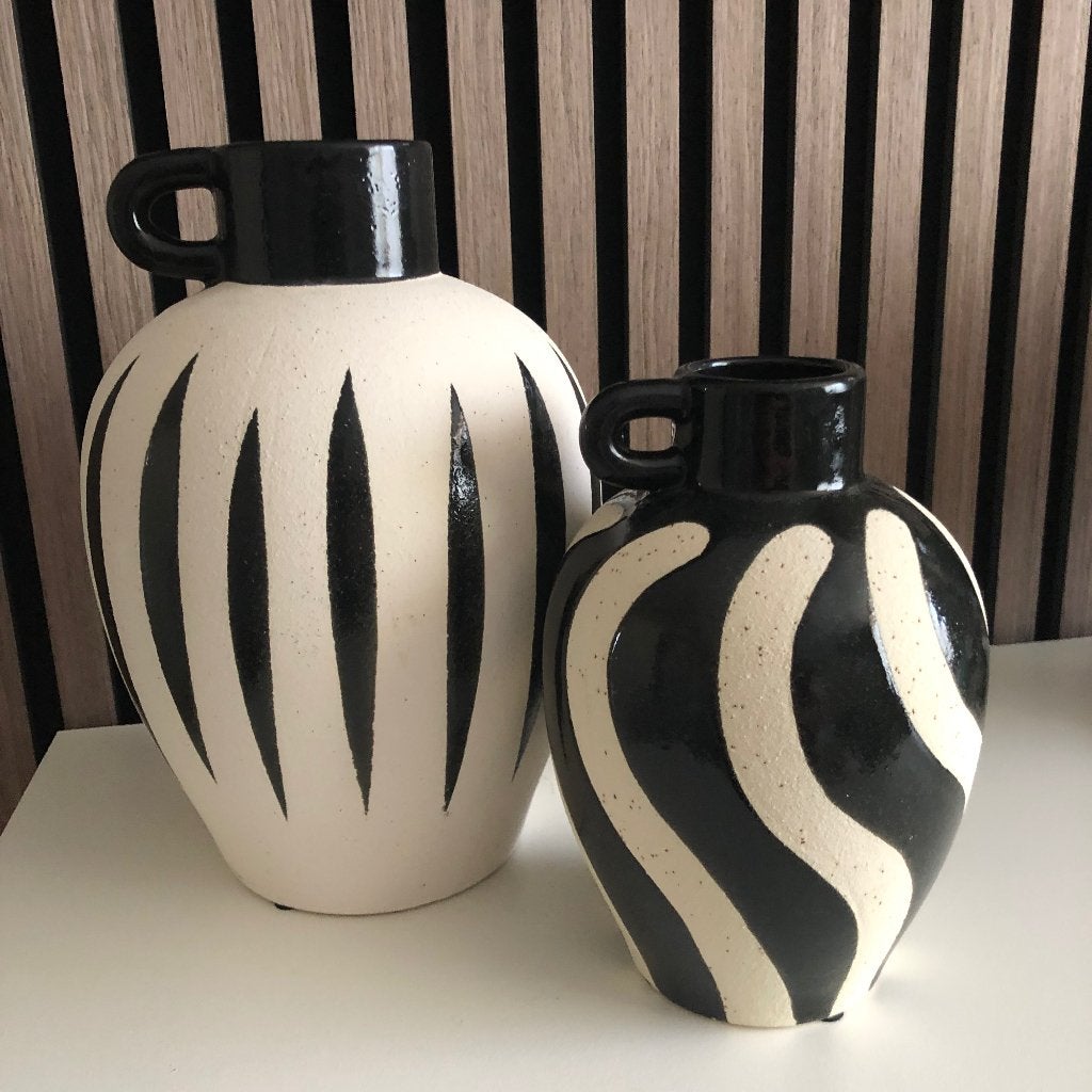 2 vazen zwart/crème, Huis en Inrichting, Ophalen, Zo goed als nieuw, Zwart