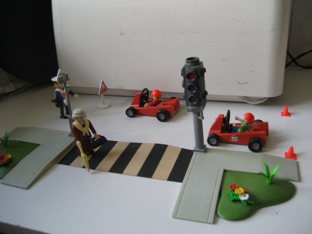 playmobil zebrapad stoplicht racende kinderen en agent, Ophalen of Verzenden, Zo goed als nieuw
