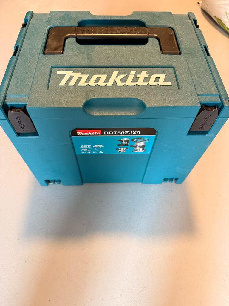 Bovenfrees en kantfrees Makita DRT50ZJX9, Ophalen, Zo goed als nieuw, Elektrisch, Bovenfrees