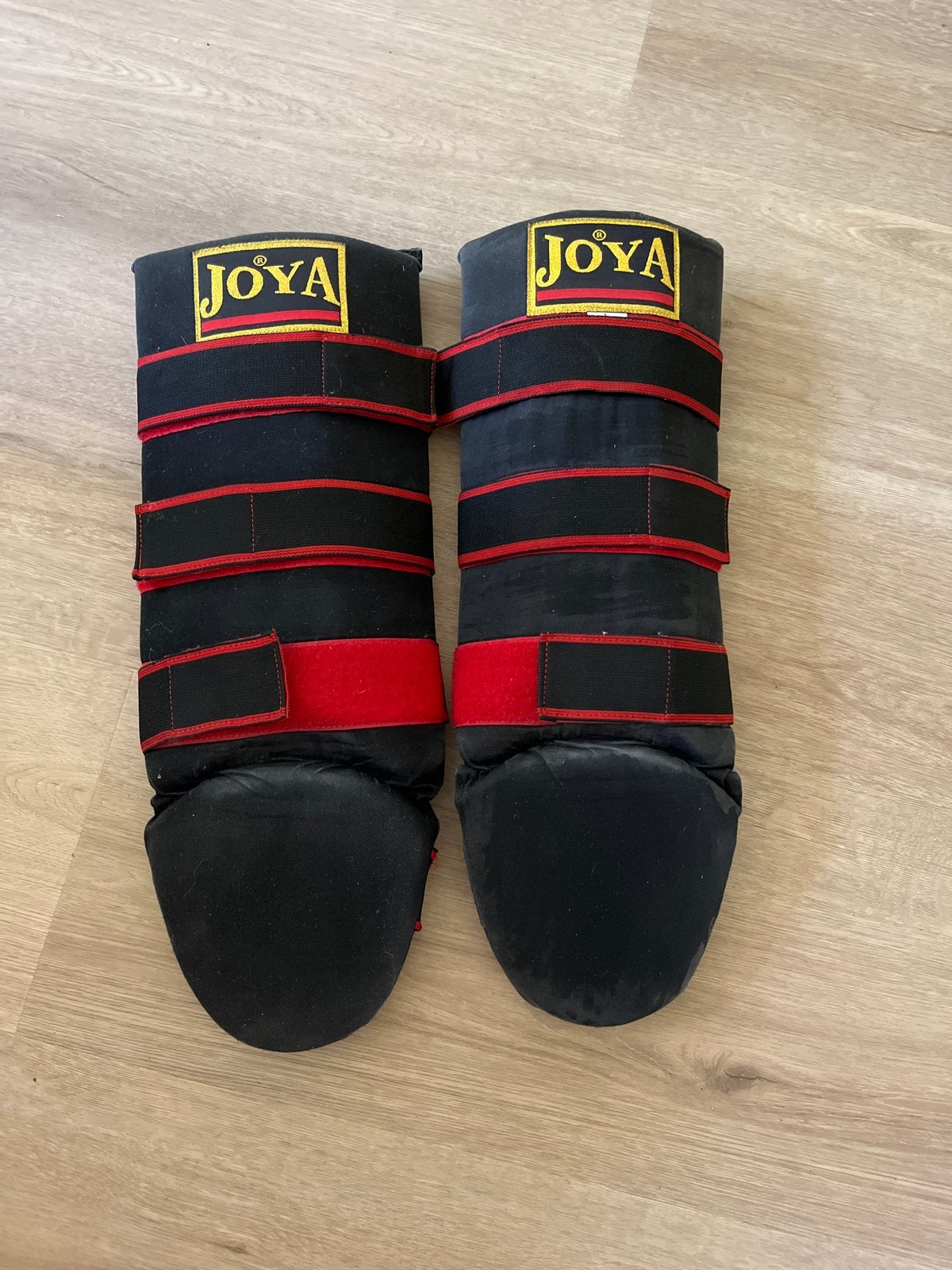Joya scheenbeschermers - Zwart/Rood, Ophalen, Gebruikt, Boksbeschermers