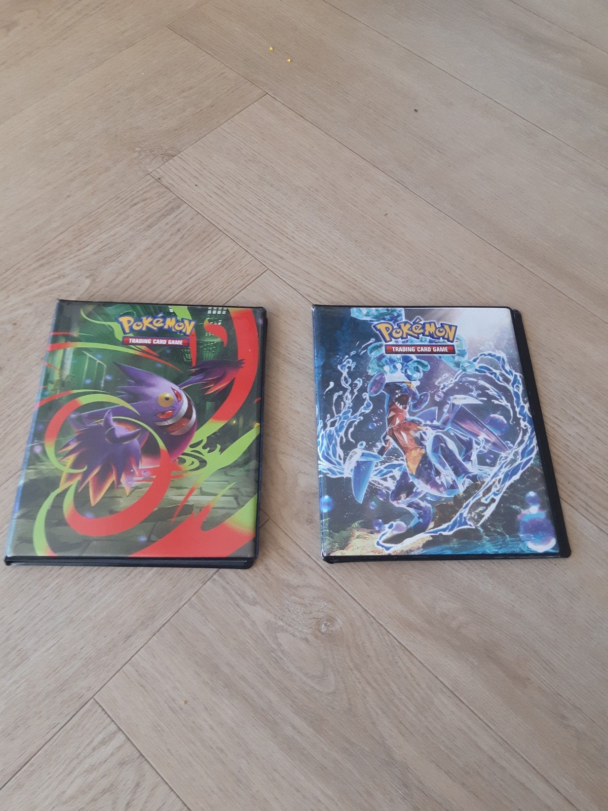 2 Pokemonboekjes incl 20 Pokemonkaarten, Ophalen of Verzenden, Gebruikt, Meerdere kaarten, Foil