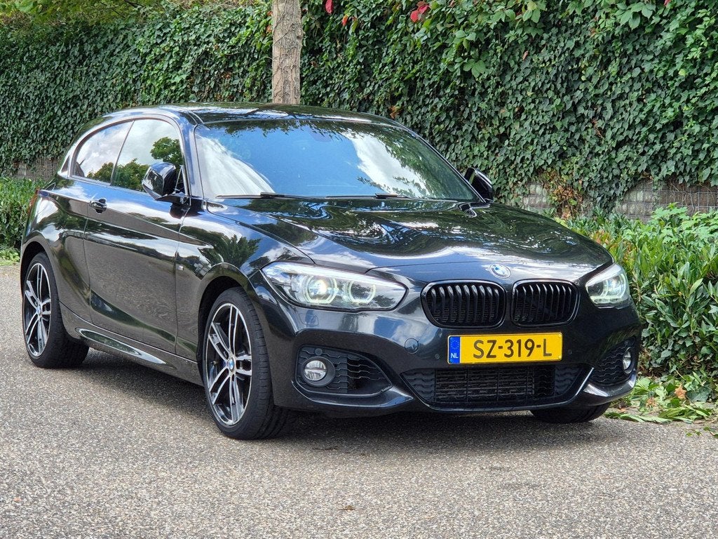 BMW 1-serie M Sport Edition H&K Apple CarPlay LM NAP Keyless, Gebruikt, 1290 kg, 4 stoelen, Zwart