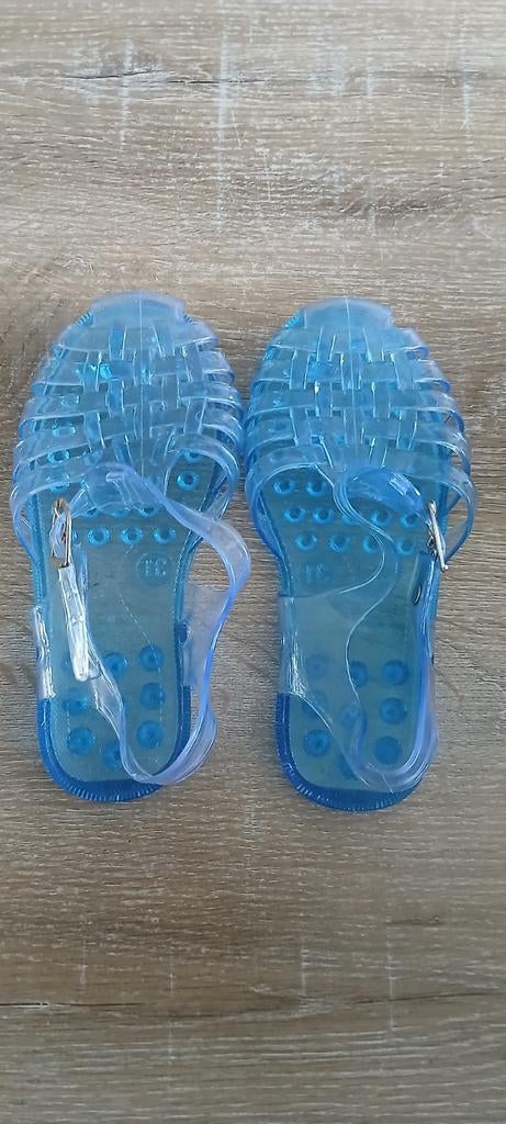 Blauwe plastic waterschoenen maat 31 zwem schoenen, Kinderen en Baby's, Kinderkleding | Schoenen en Sokken, Gebruikt, Jongen of Meisje