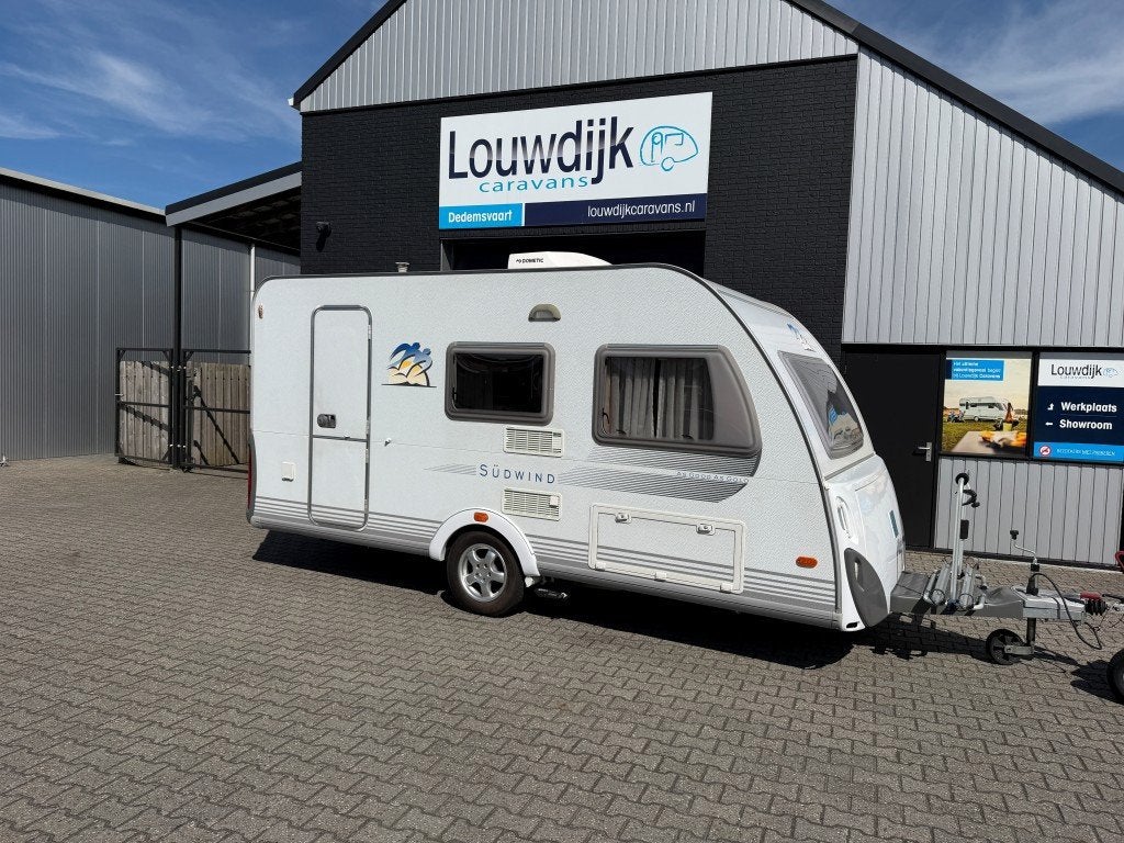 KNAUS Sudwind 420 QD ’09 (Mover, Airco), Vast bed, Rondzit, Bedrijf, 750 - 1000 kg