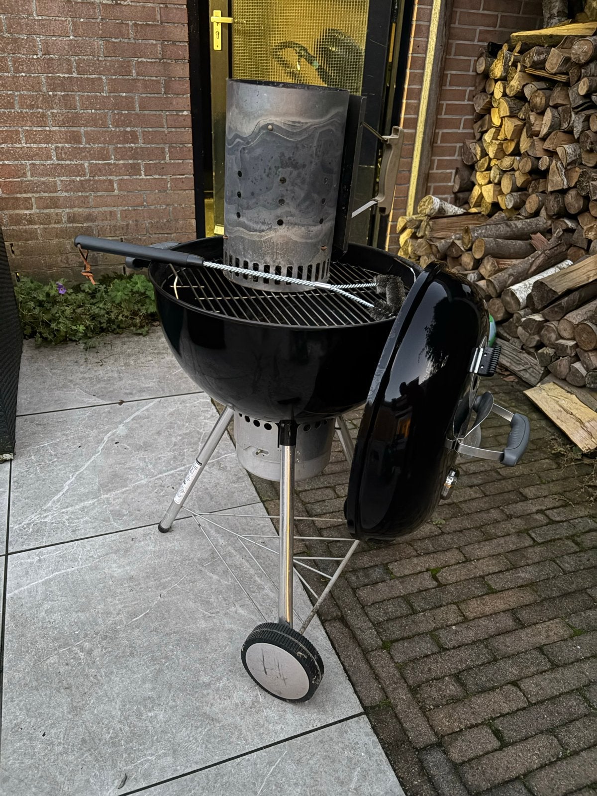 Weber BBQ met kolenstarter, Ophalen of Verzenden, Gebruikt