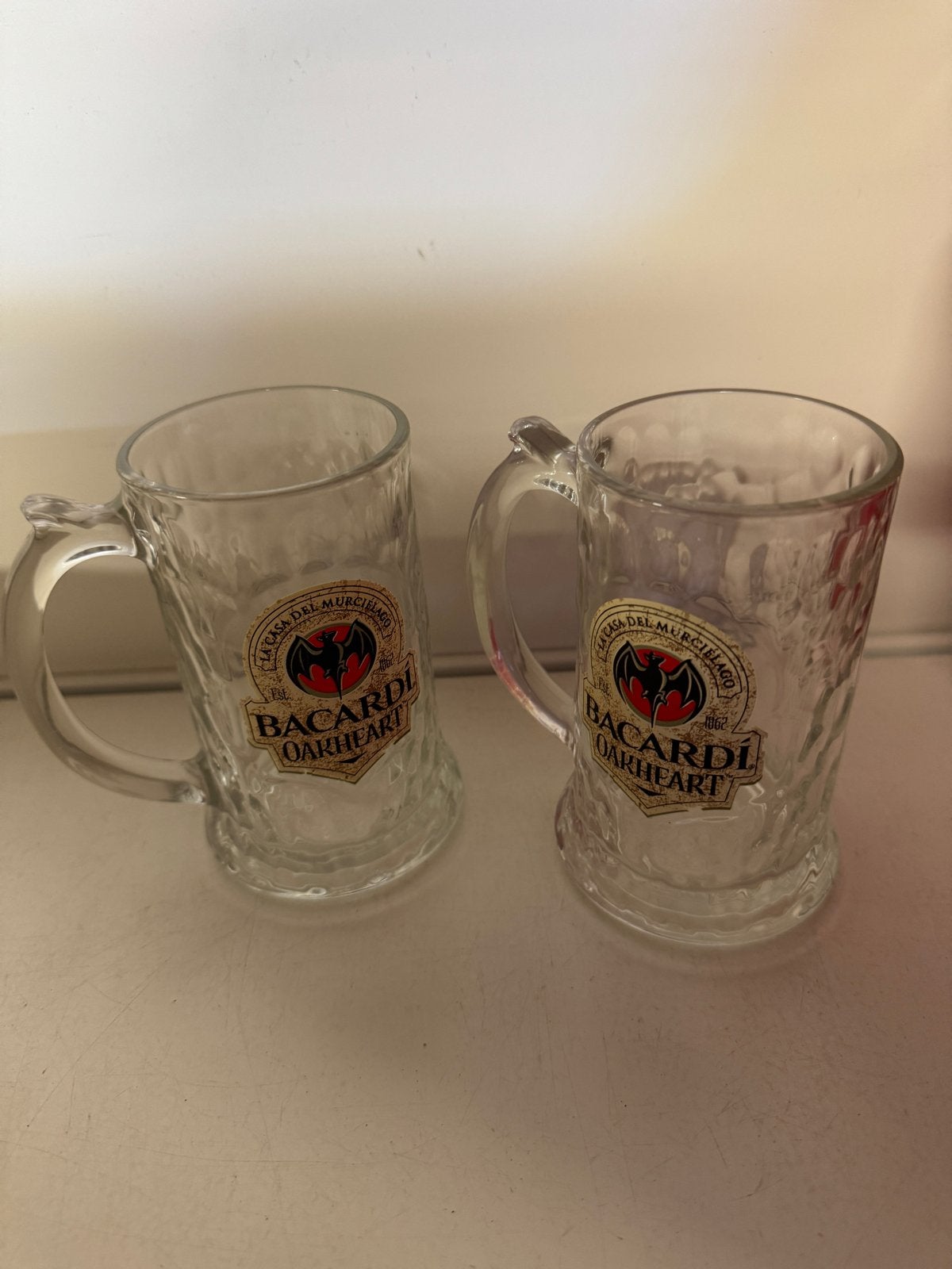 Set van 2 Bacardi Oakheart glazen mokken, Overige merken, Vintage, Mok, Ophalen of Verzenden