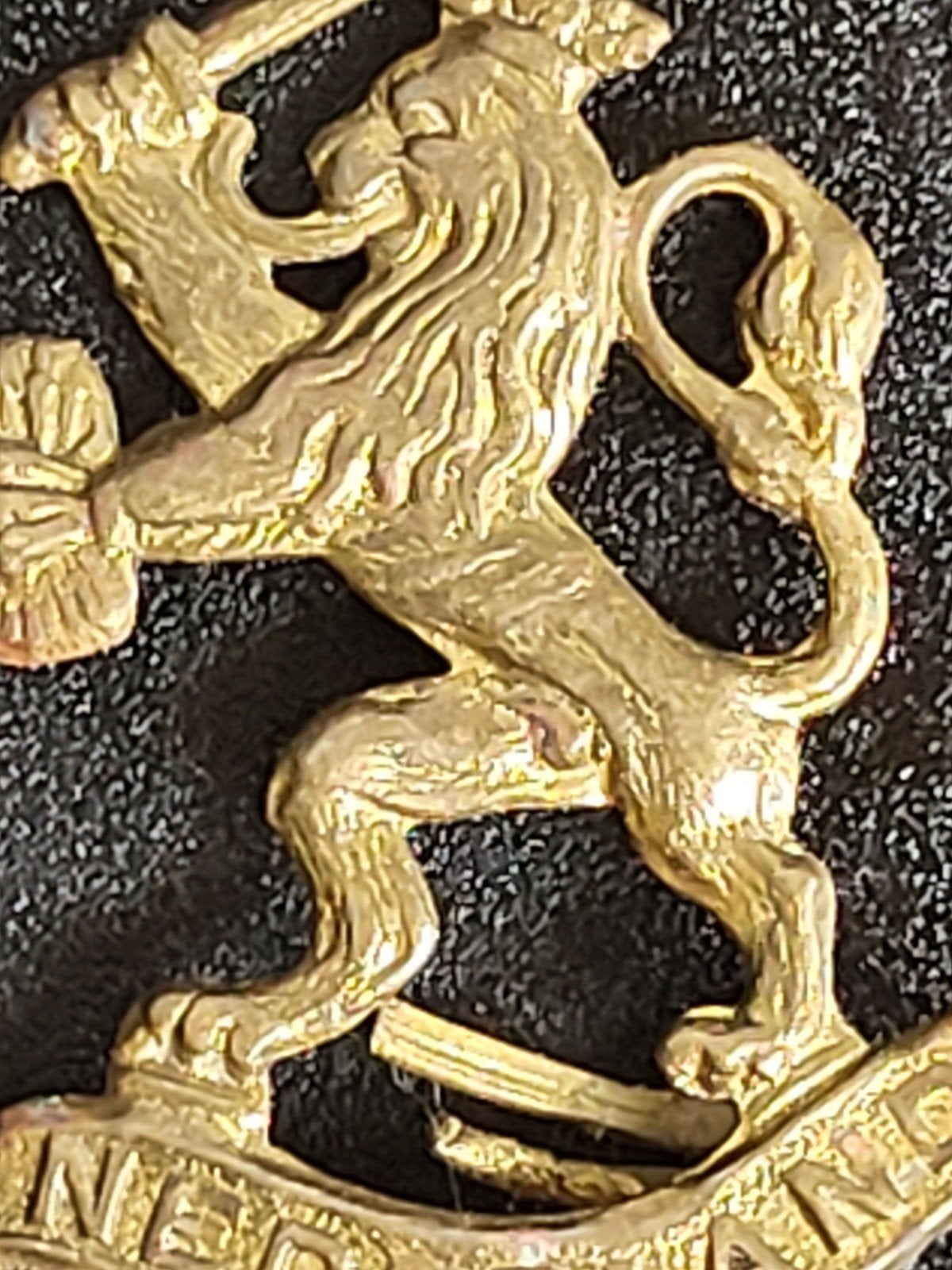 Origineel WWII Baretembleem 'Nederland' – Engelse Aanmaak 19, Ophalen of Verzenden, Landmacht, Nederland, Embleem of Badge