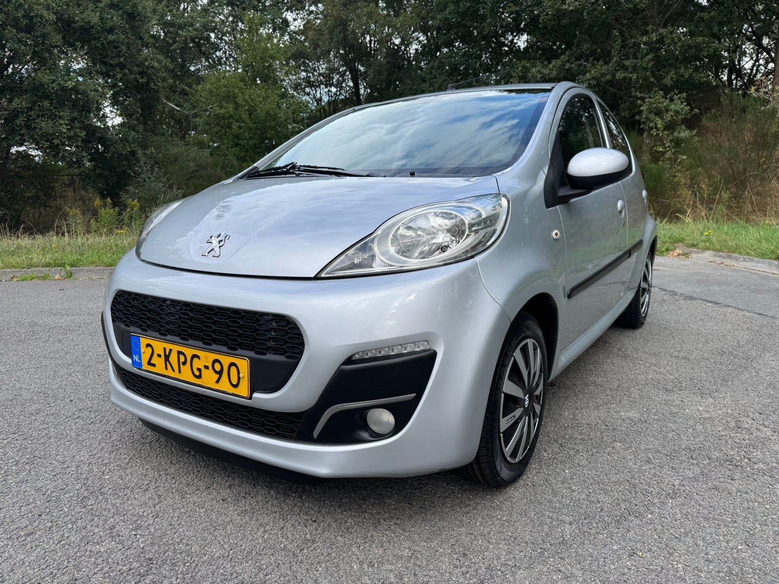 Peugeot 107 1.0 12V 5DR. Apk nieuw. N.A.P. Face-Lift. Netjes, Auto's, Voorwielaandrijving, Euro 5, Stof, Zwart