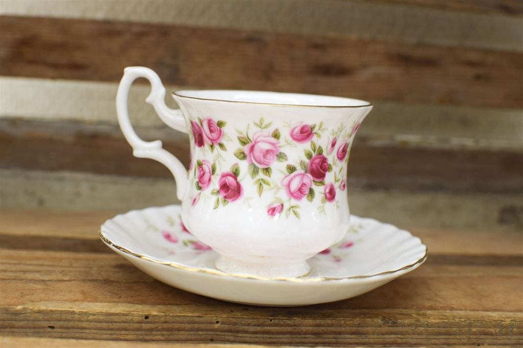 Royal Albert porseleinen kop en schotel 45387, Huis en Inrichting, Keuken | Servies, Gebruikt, Ophalen of Verzenden, Bord(en)