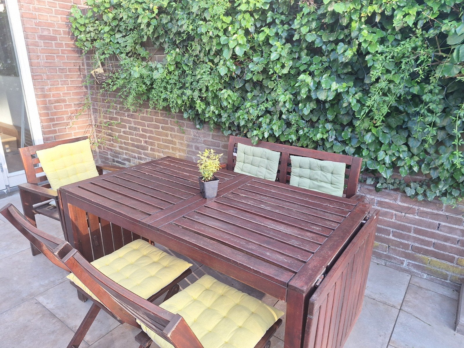 Houten uitklapbare tuintafel Ikea met bankje en stoelen, Ophalen, Gebruikt, Hout