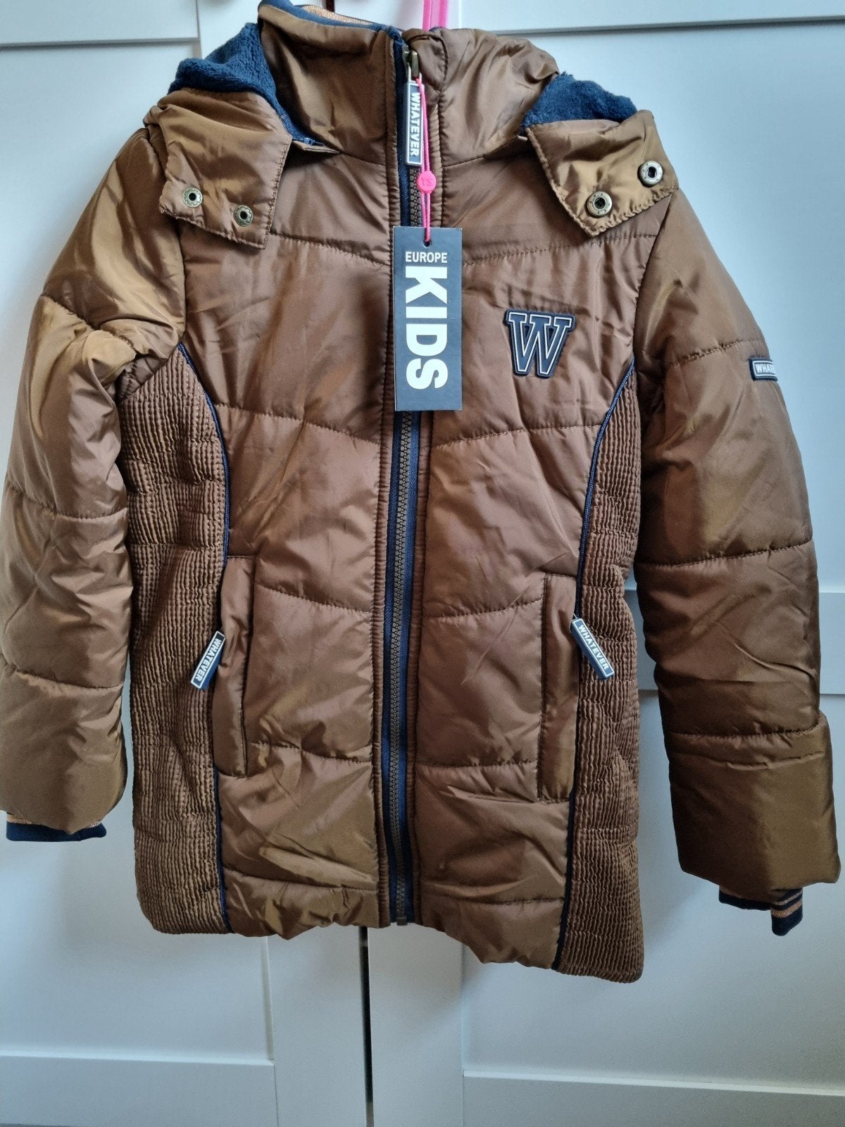 Nieuwe bruine winterjas Europe Kids maat 122/128, Kinderen en Baby's, Kinderkleding | Maat 122, Europe Kids, Meisje, Nieuw, Ophalen of Verzenden