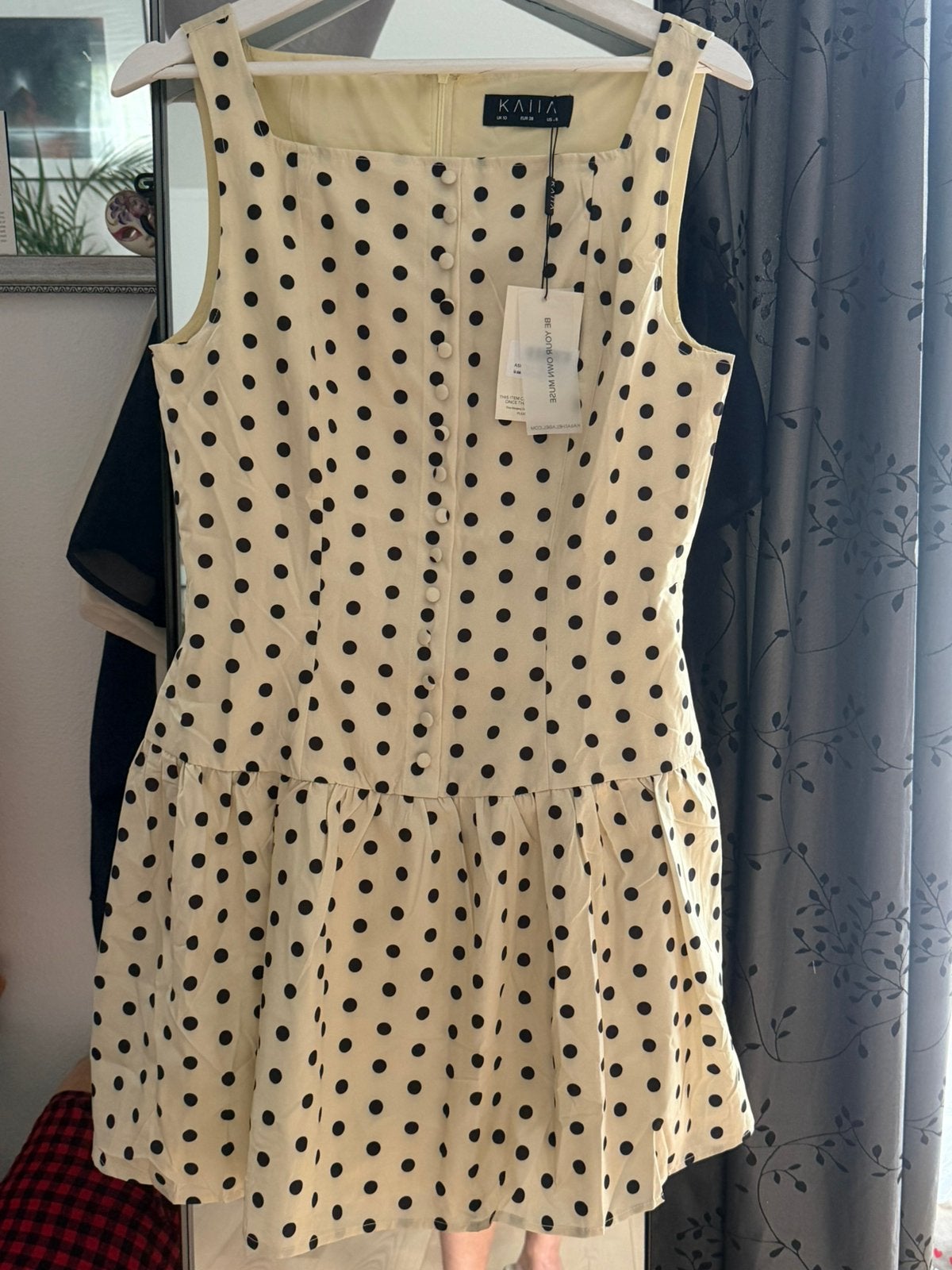 Kaiiia Polkadot Jurk - Nieuw met kaartjes, Kleding | Dames, Maat 38/40 (M), Beige, Nieuw, Ophalen of Verzenden