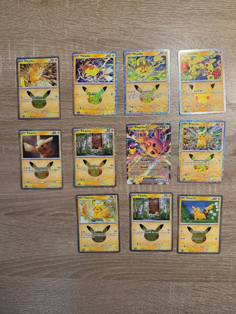 10 Pikachu Pokémon Kaarten – Holo 30th Anniversary, Ophalen of Verzenden, Nieuw, Meerdere kaarten, Foil